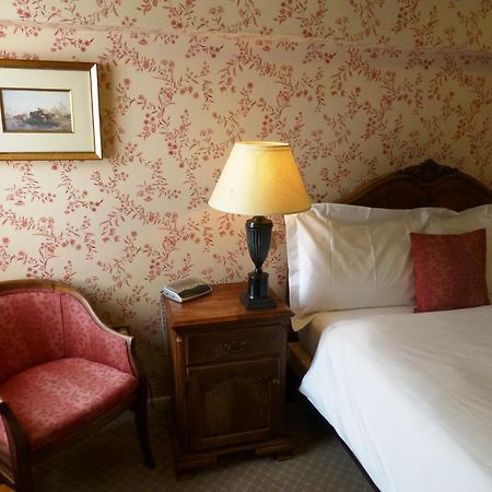 The Bear Hotel Devizes Phòng bức ảnh