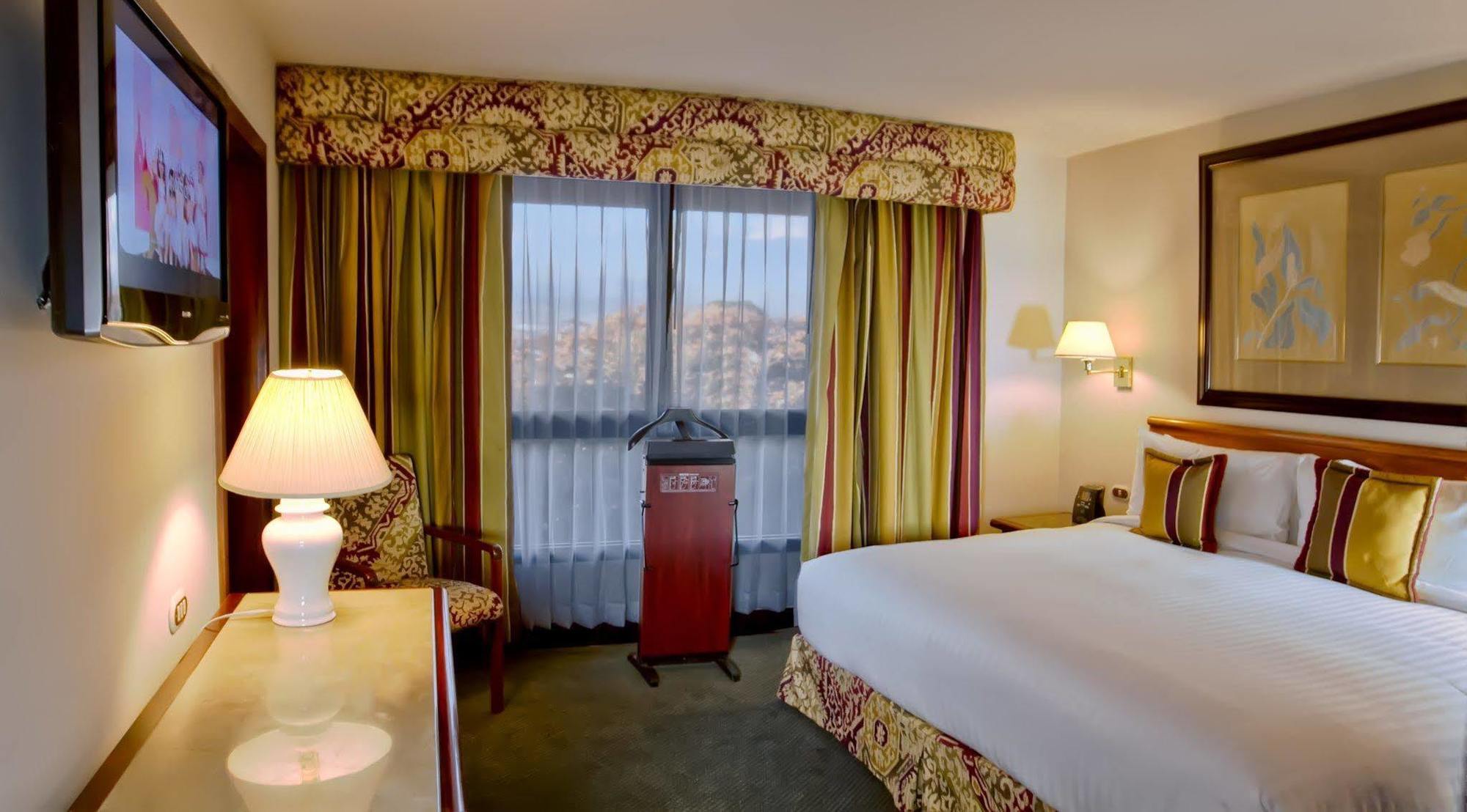 The Bear Hotel Devizes Ngoại thất bức ảnh
