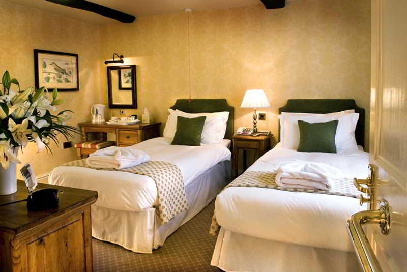 The Bear Hotel Devizes Ngoại thất bức ảnh