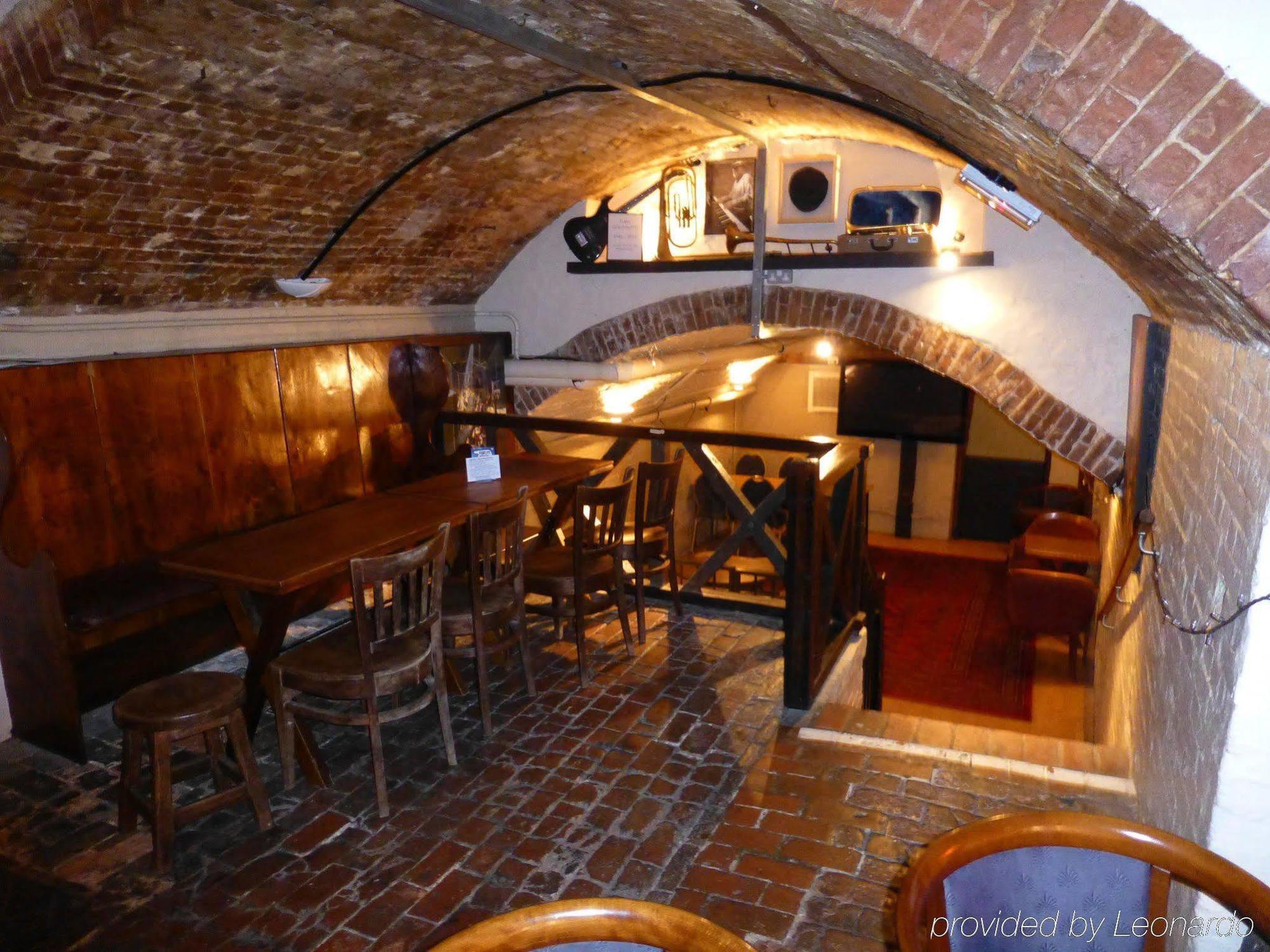 The Bear Hotel Devizes Ngoại thất bức ảnh