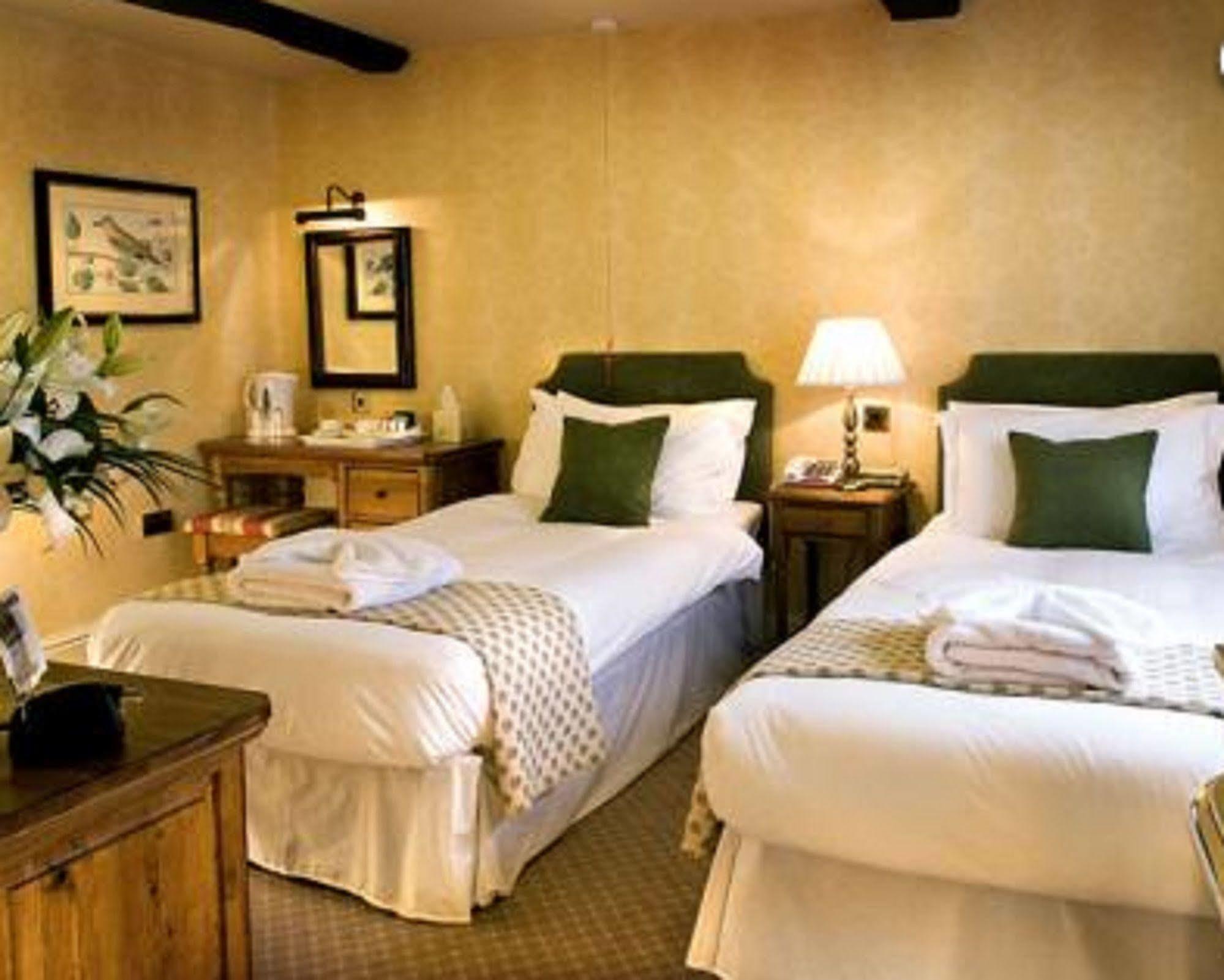 The Bear Hotel Devizes Ngoại thất bức ảnh