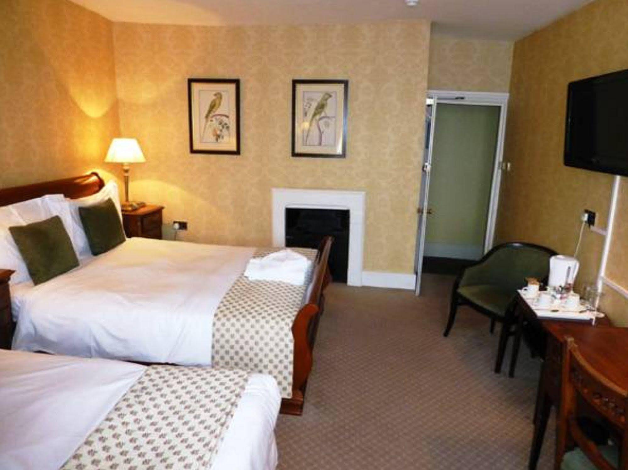 The Bear Hotel Devizes Ngoại thất bức ảnh