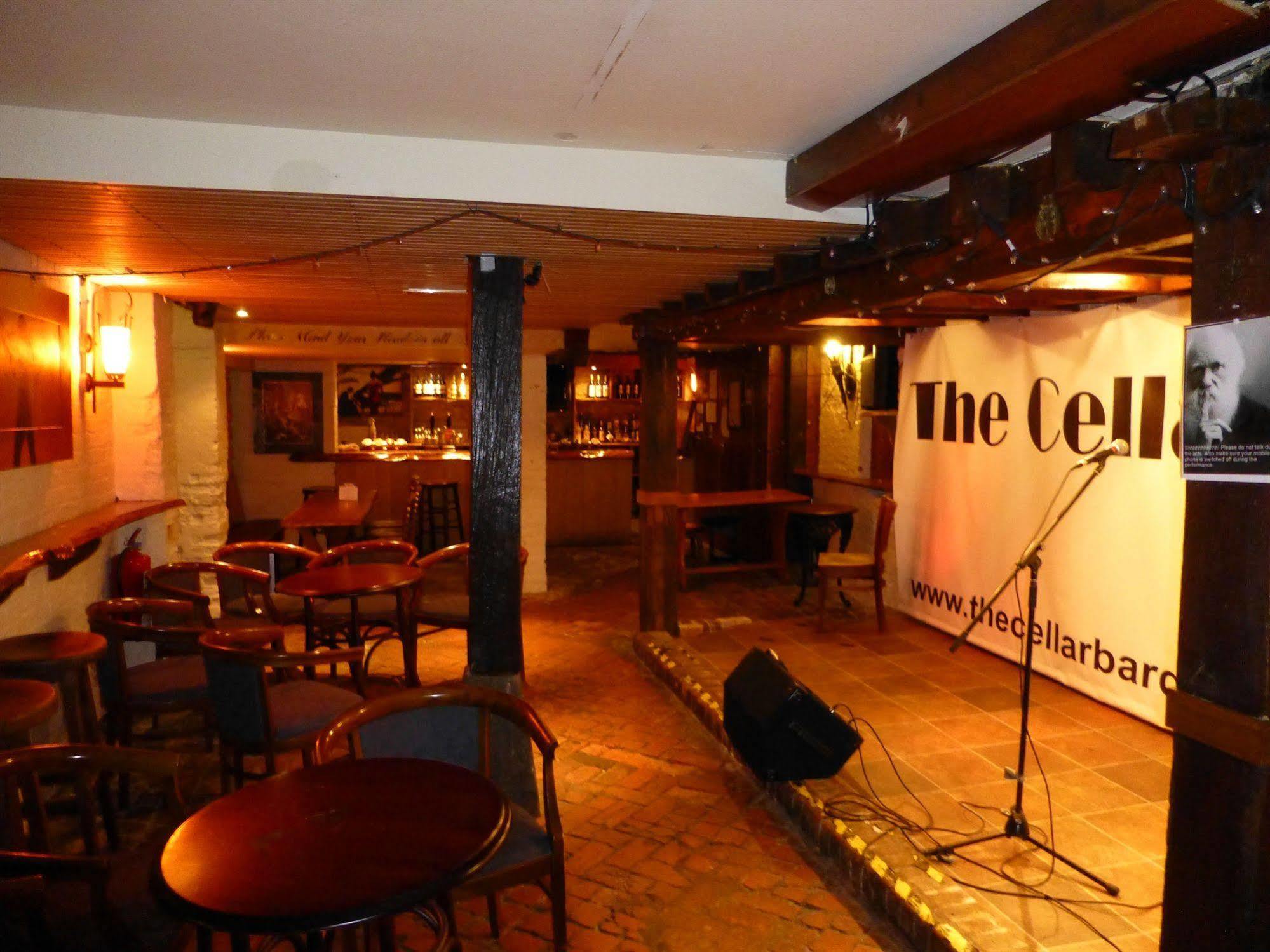 The Bear Hotel Devizes Ngoại thất bức ảnh