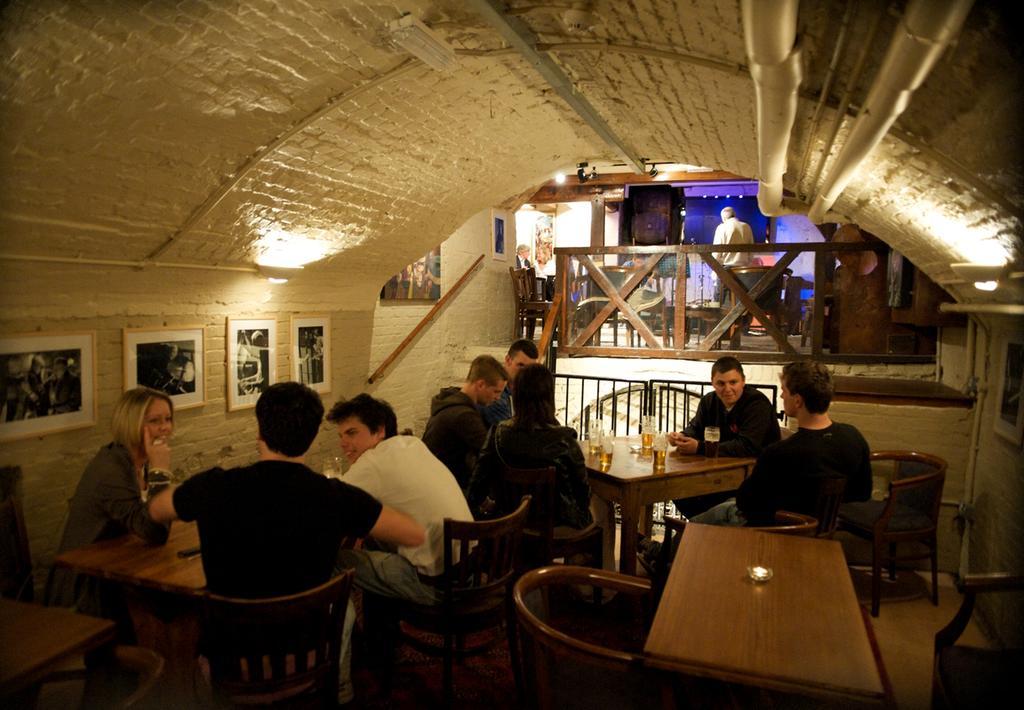 The Bear Hotel Devizes Ngoại thất bức ảnh