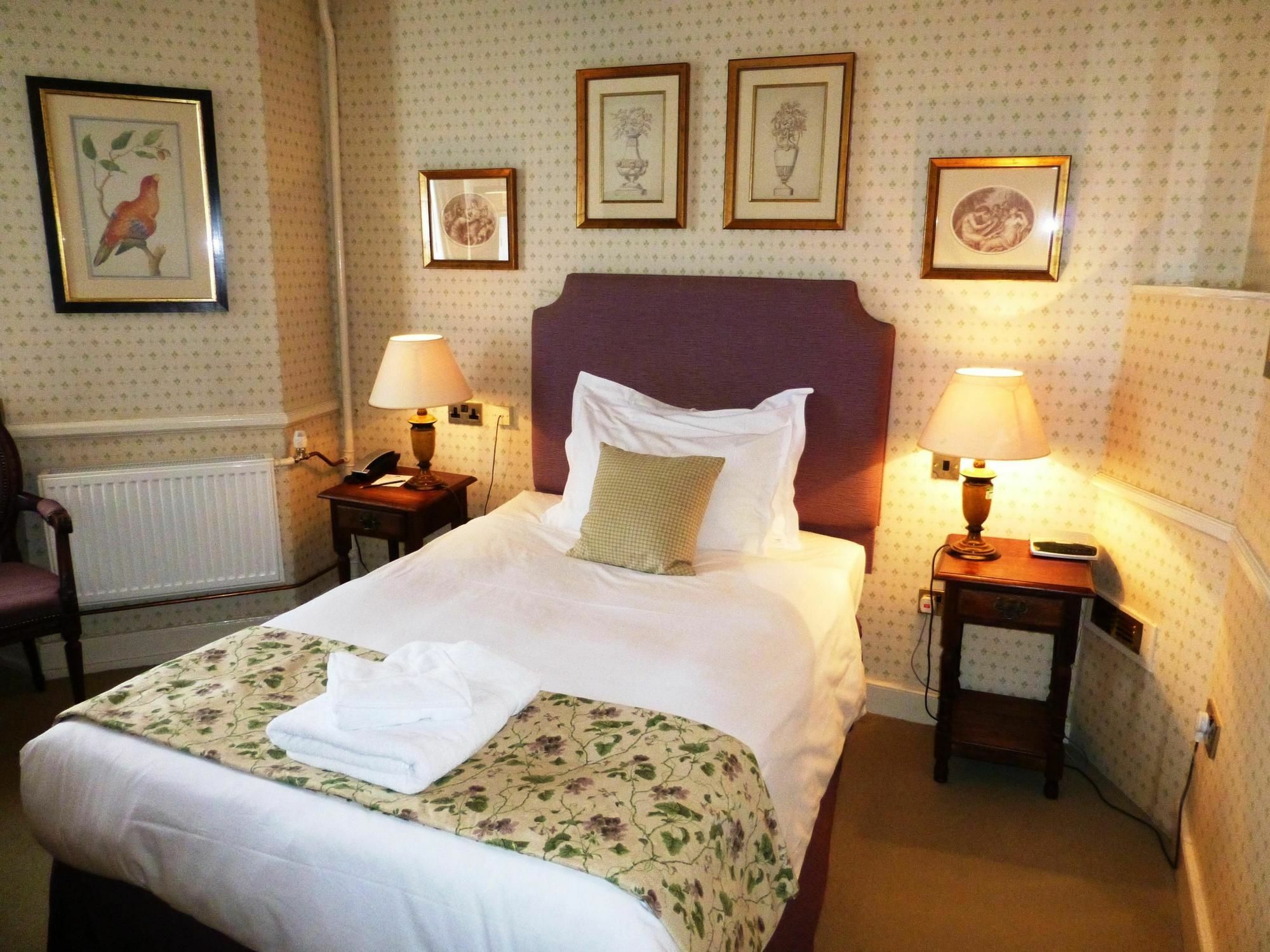 The Bear Hotel Devizes Ngoại thất bức ảnh